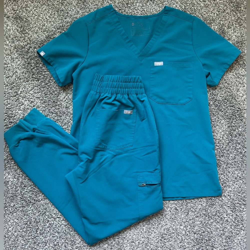 FIGS scrub set - size small